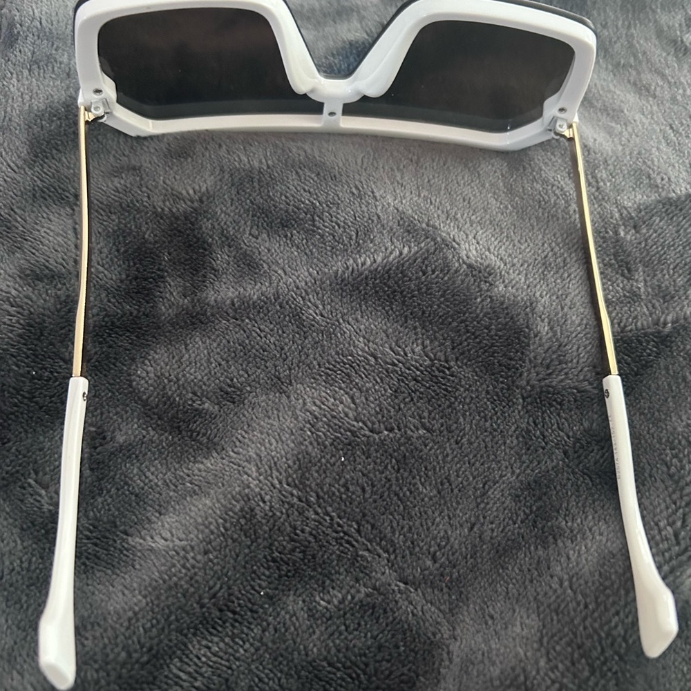 Feisedy Blue Oversized Sunglasses - Picture 4 of 4